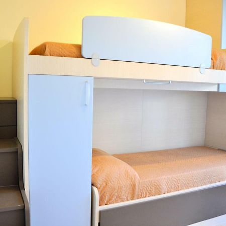 Small Residence Of Only 18 Apartments With Swimming Pool Lazise Zewnętrze zdjęcie