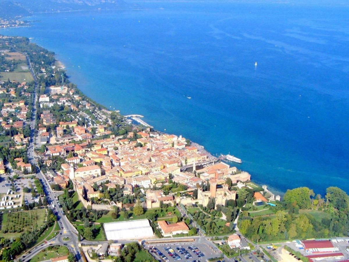 Small Residence Of Only 18 Apartments With Swimming Pool Lazise Zewnętrze zdjęcie